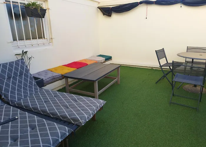 Joli Appartement Avec Grande Et Belle Terrasse, Au Pied De La Plage Du Grazel!