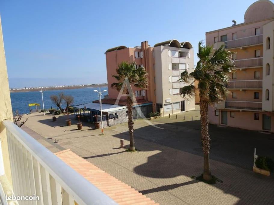 Joli Avec Grande Et Belle Terrasse, Au Pied De La Du Grazel! Gruissan