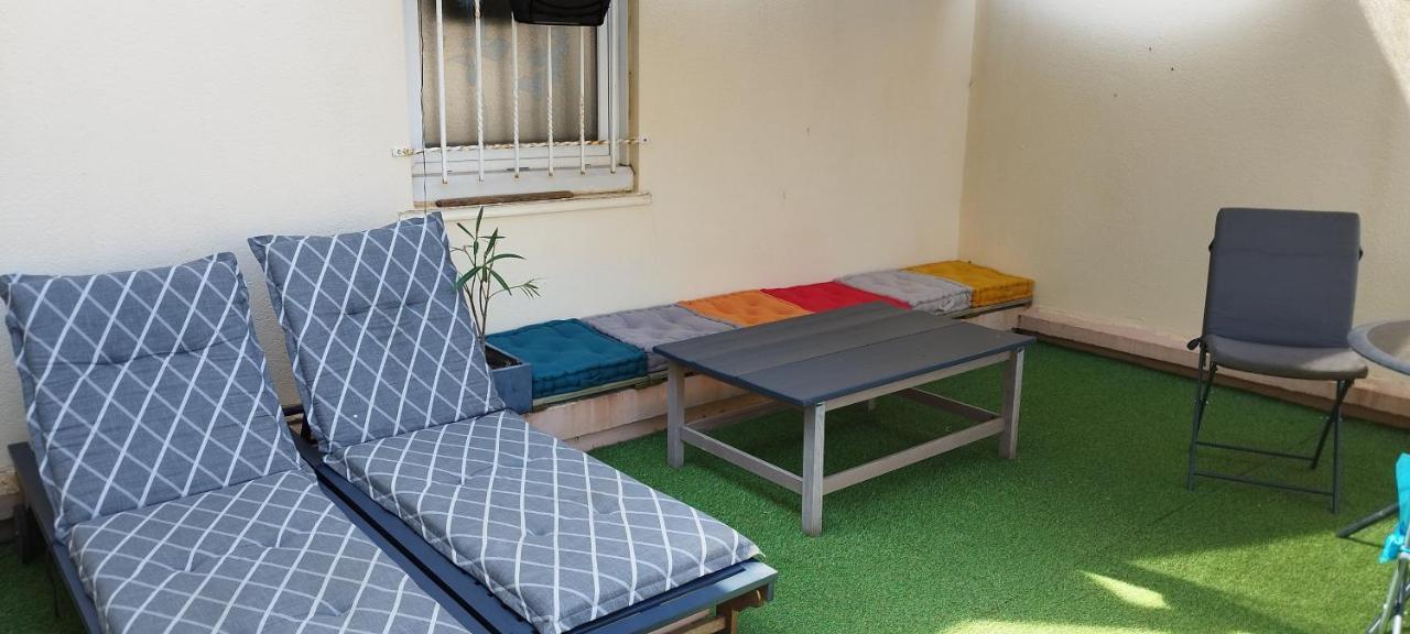 Joli Avec Grande Et Belle Terrasse, Au Pied De La Du Grazel! *